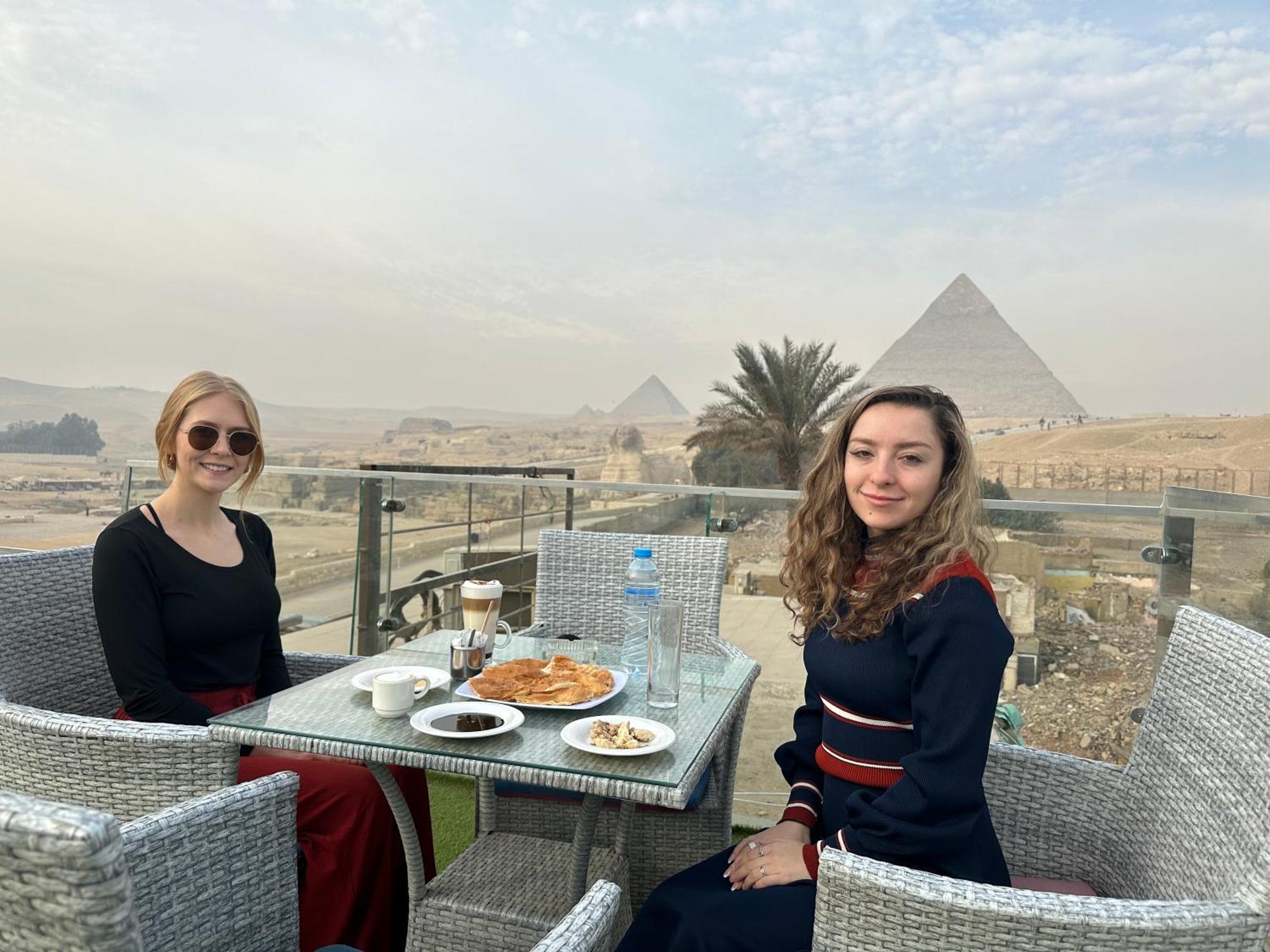 Blue Scarab Pyramids View Hotel Kairo Bagian luar foto