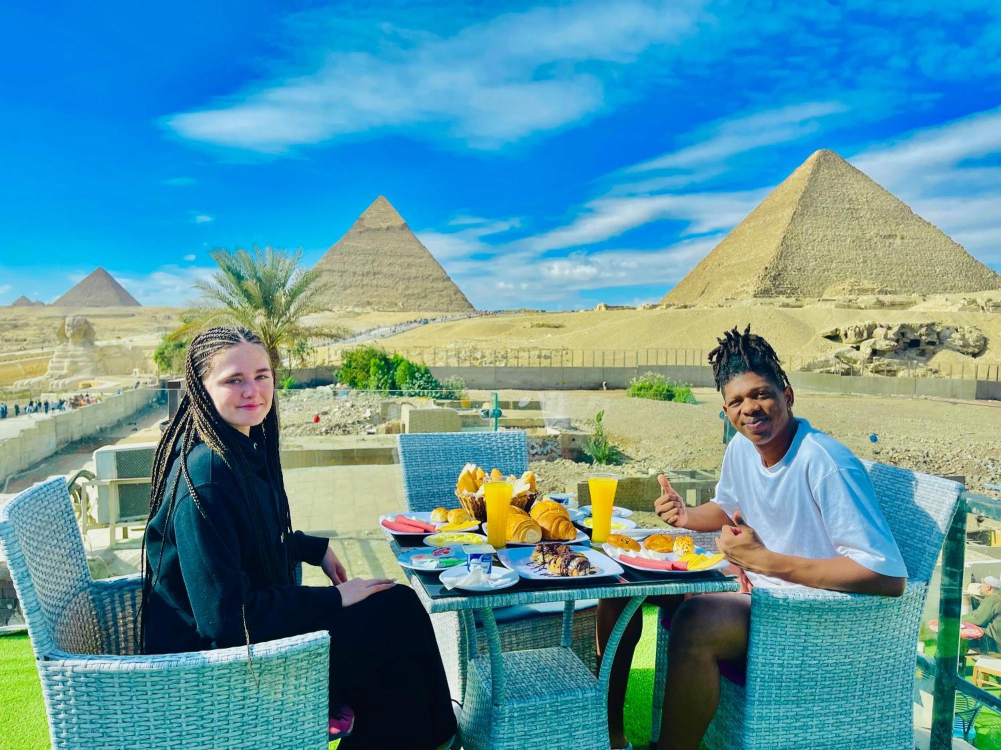 Blue Scarab Pyramids View Hotel Kairo Bagian luar foto