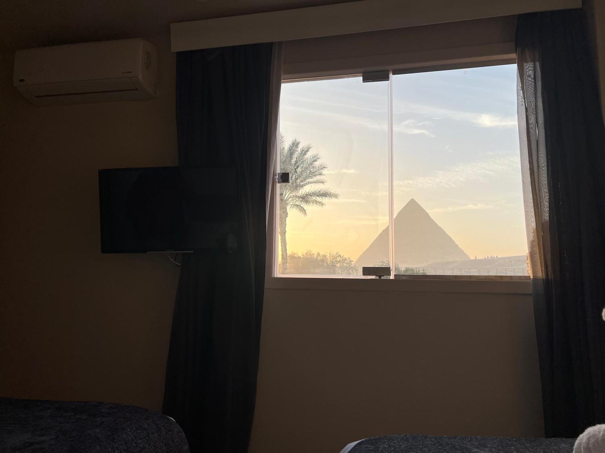 Blue Scarab Pyramids View Hotel Kairo Bagian luar foto